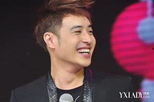 歌星潘玮柏的照片,光影交织的音乐使者